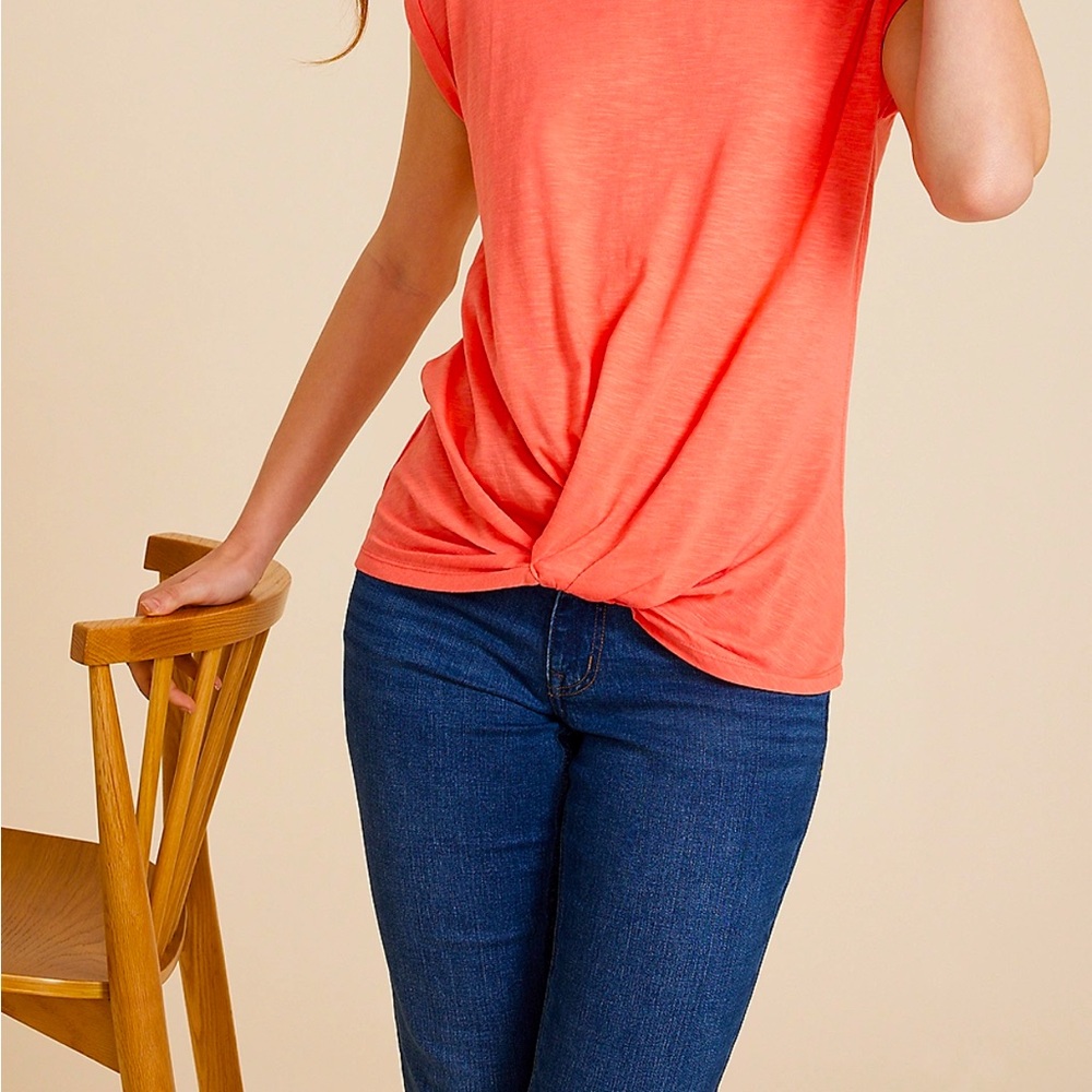 LILY STAR Women’s Top Coral Color Never Worn Short rolled sleeve knot front SZ L